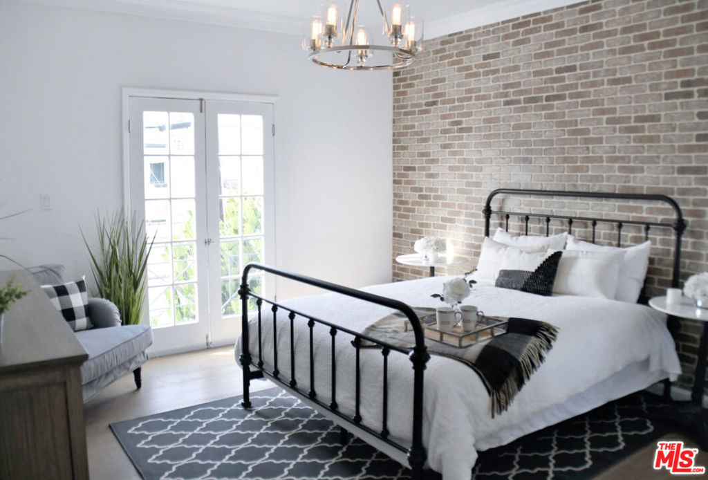 137 N Harper Avenue Unit: 1/2
