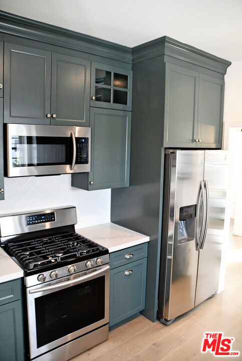 137 N Harper Avenue Unit: 1/2