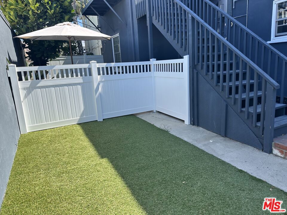 137 N Harper Avenue Unit: 1/2