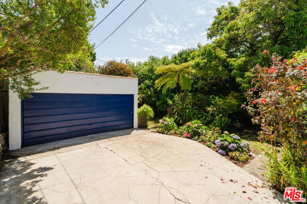 2512 Aiken Avenue 