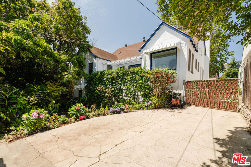 2512 Aiken Avenue 