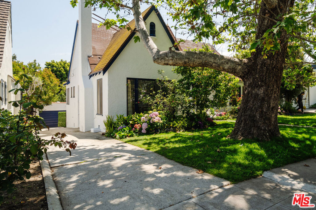 2512 Aiken Avenue 