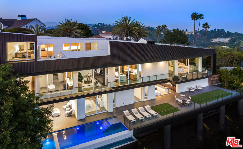 1101 Stradella Road