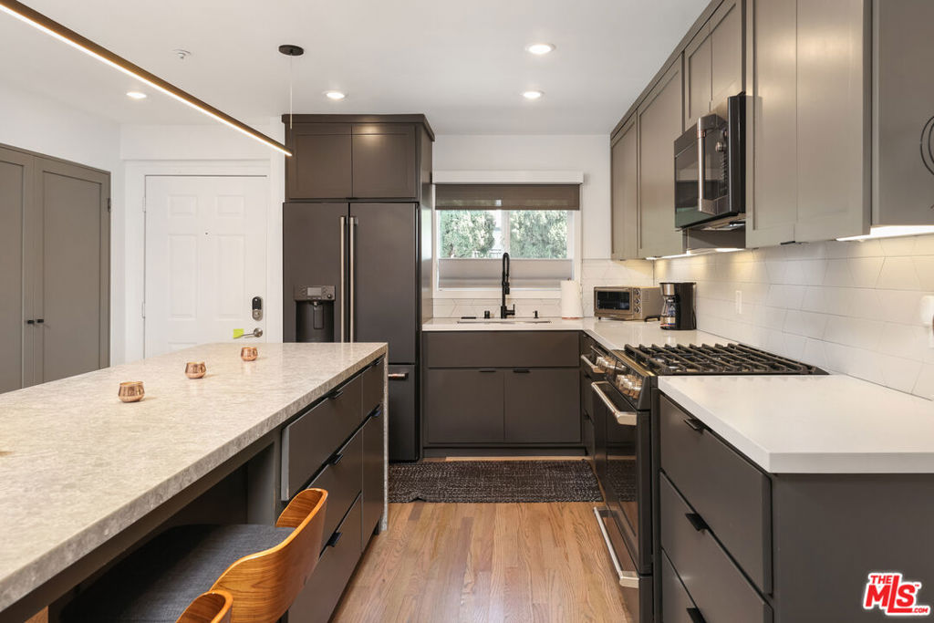 1016 Hancock Avenue Unit: 2 