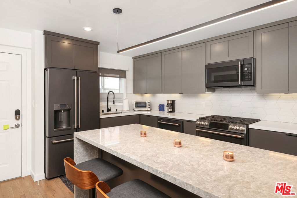 1016 Hancock Avenue Unit: 2 