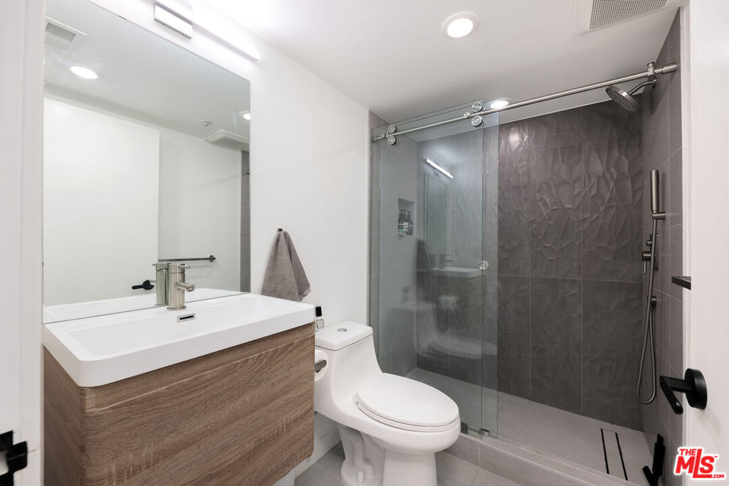 1016 Hancock Avenue Unit: 2 