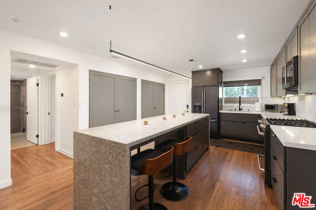 1016 Hancock Avenue Unit: 2 