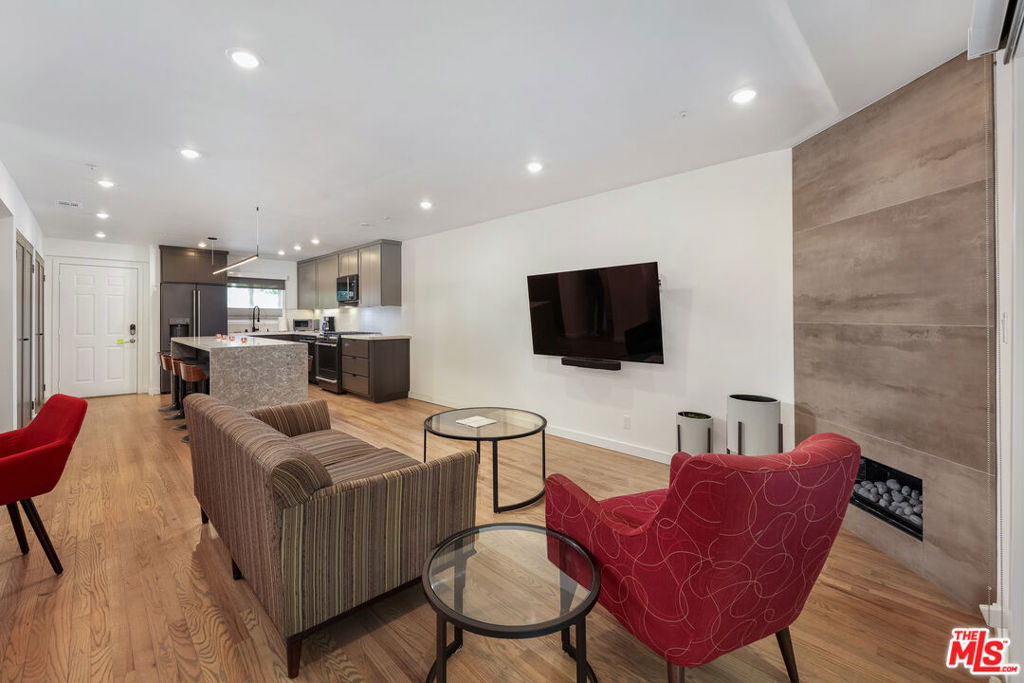 1016 Hancock Avenue Unit: 2 