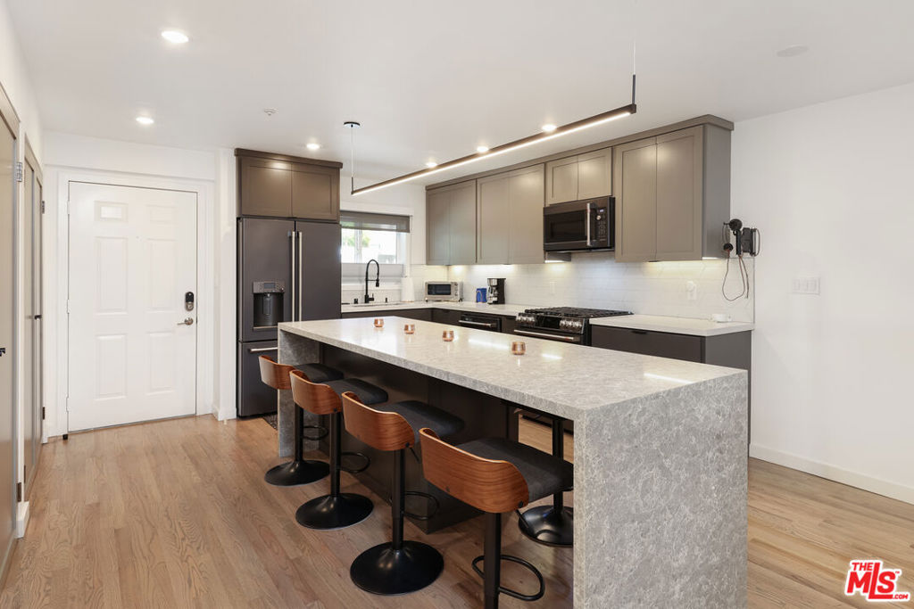 1016 Hancock Avenue Unit: 2 