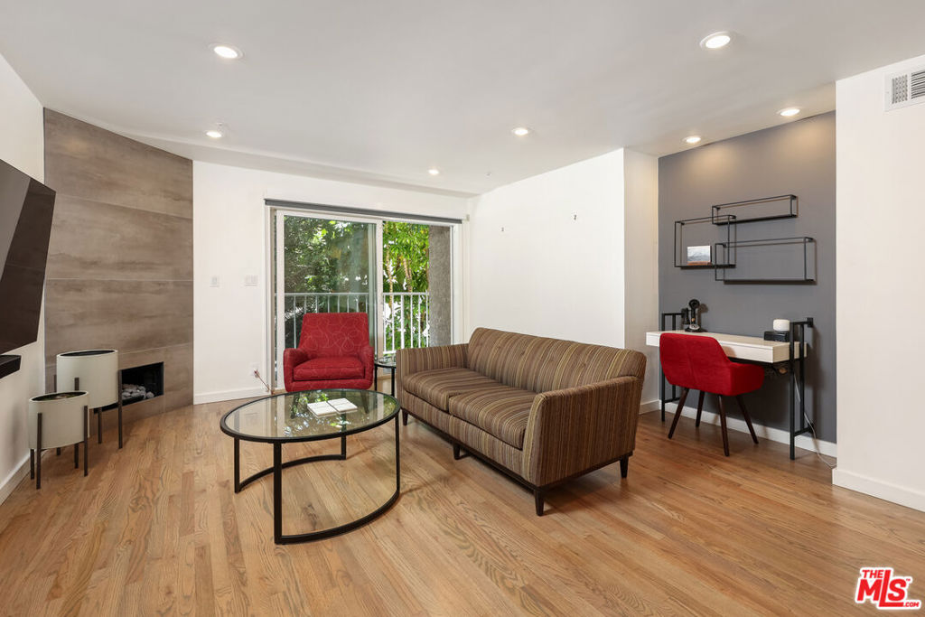 1016 Hancock Avenue Unit: 2 