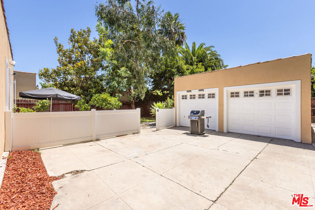 6538 San Vicente Boulevard 