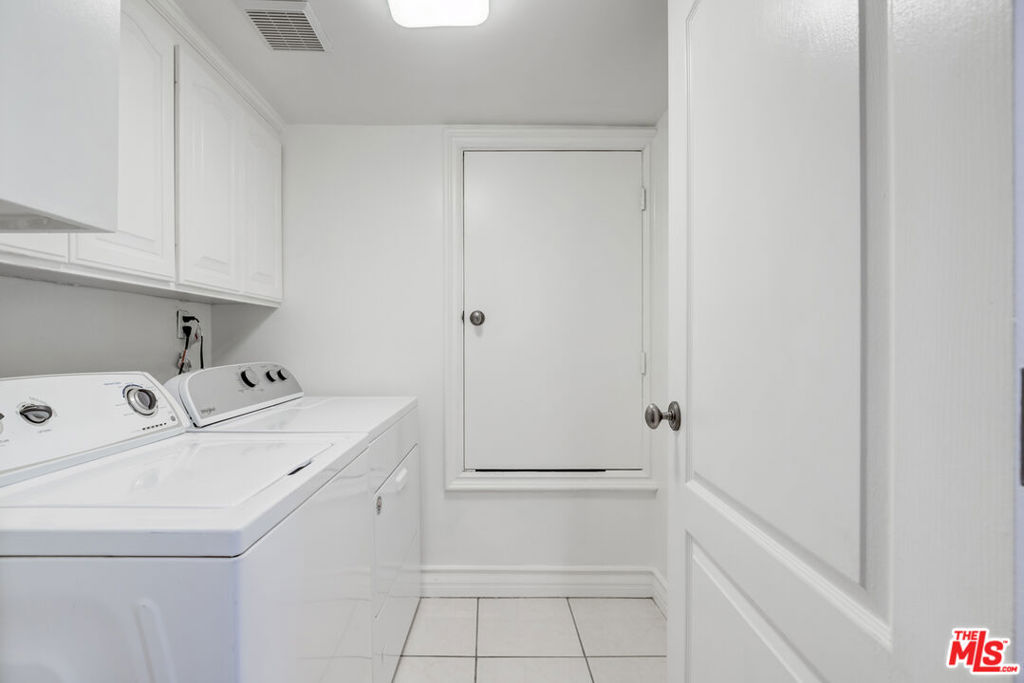 353 S Reeves Drive Unit: 200
