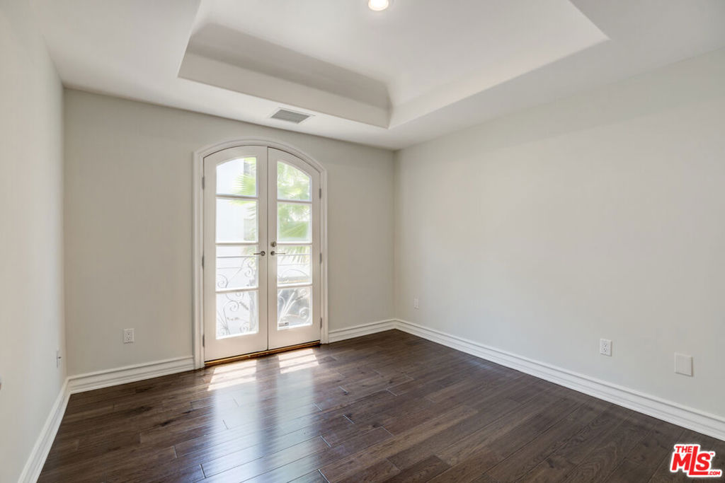 353 S Reeves Drive Unit: 200