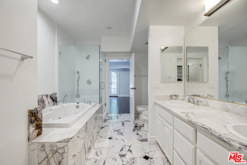 353 S Reeves Drive Unit: 200
