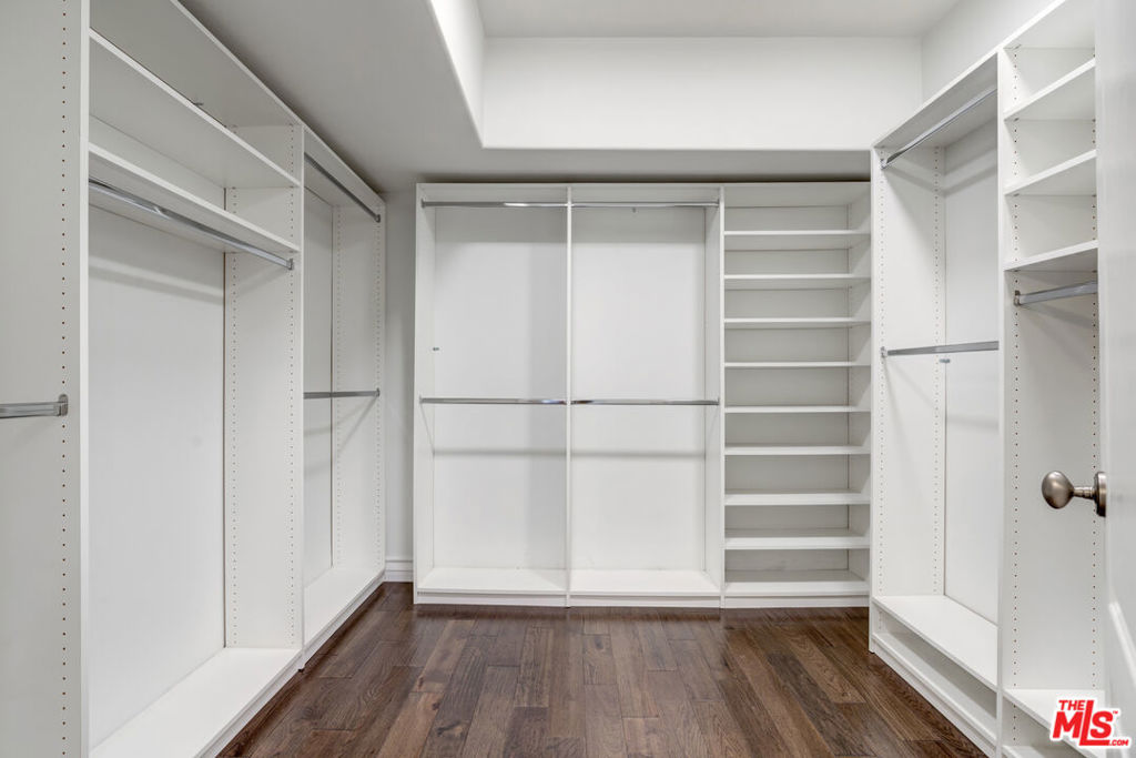 353 S Reeves Drive Unit: 200