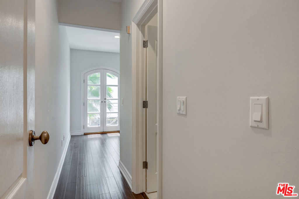 353 S Reeves Drive Unit: 200