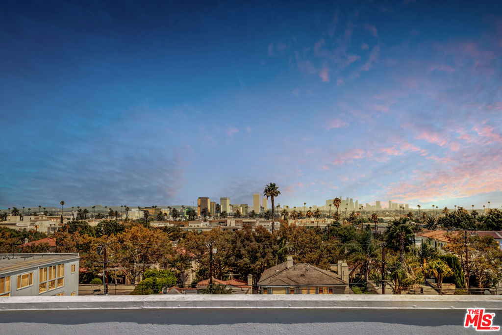353 S Reeves Drive Unit: 200