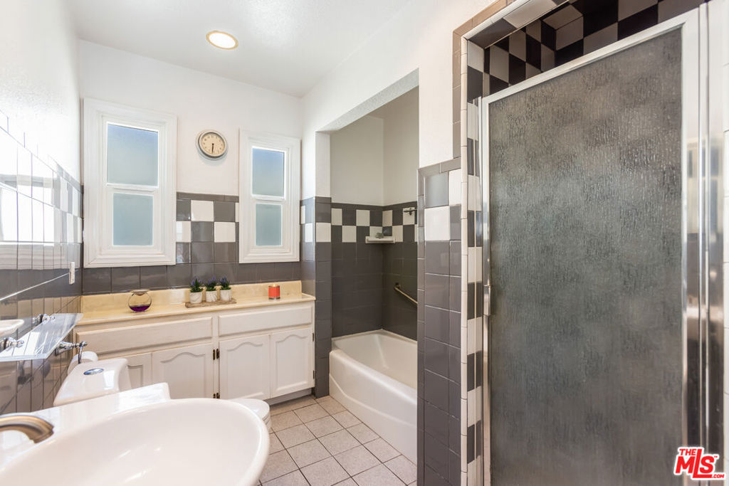 3140 W 74th Street