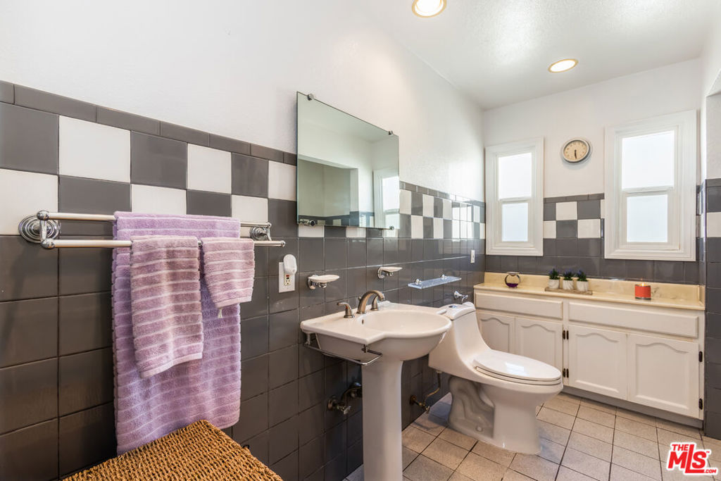 3140 W 74th Street