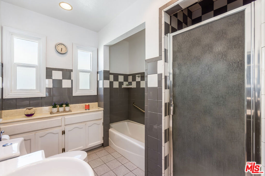 3140 W 74th Street