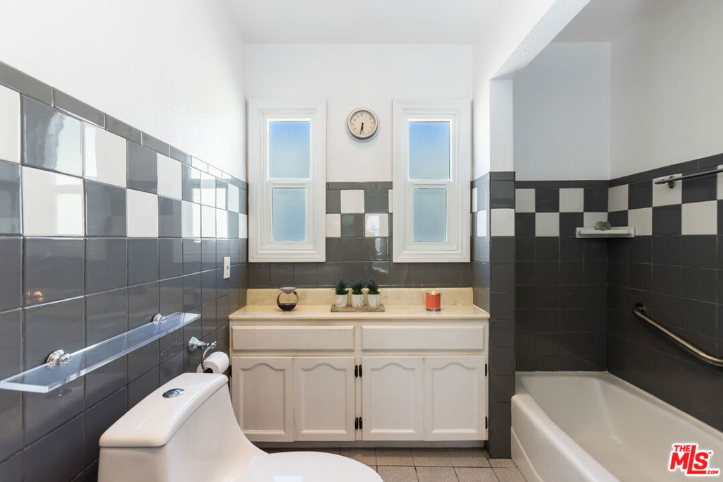 3140 W 74th Street