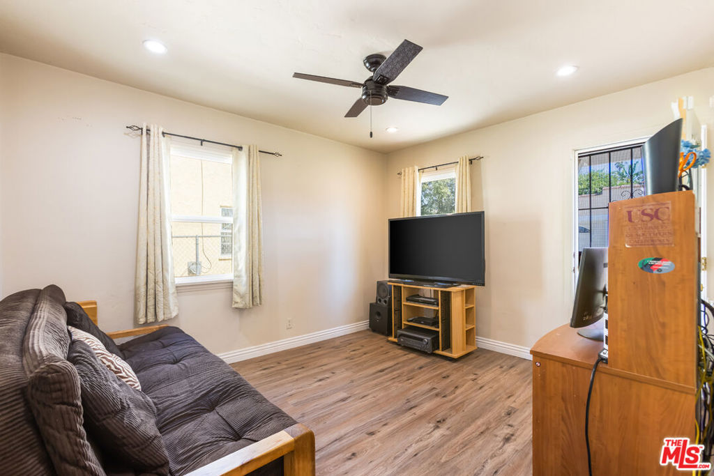 3140 W 74th Street