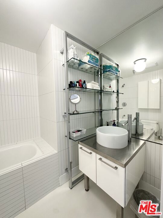 6253 Hollywood Boulevard Unit: 901