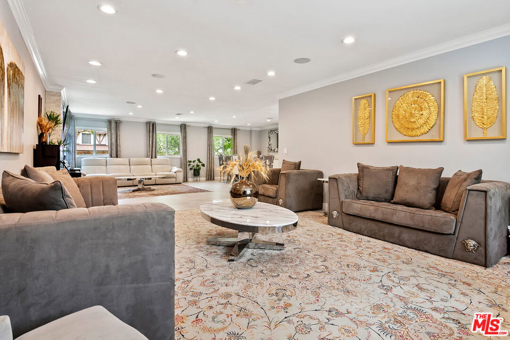 305 S Crescent Drive