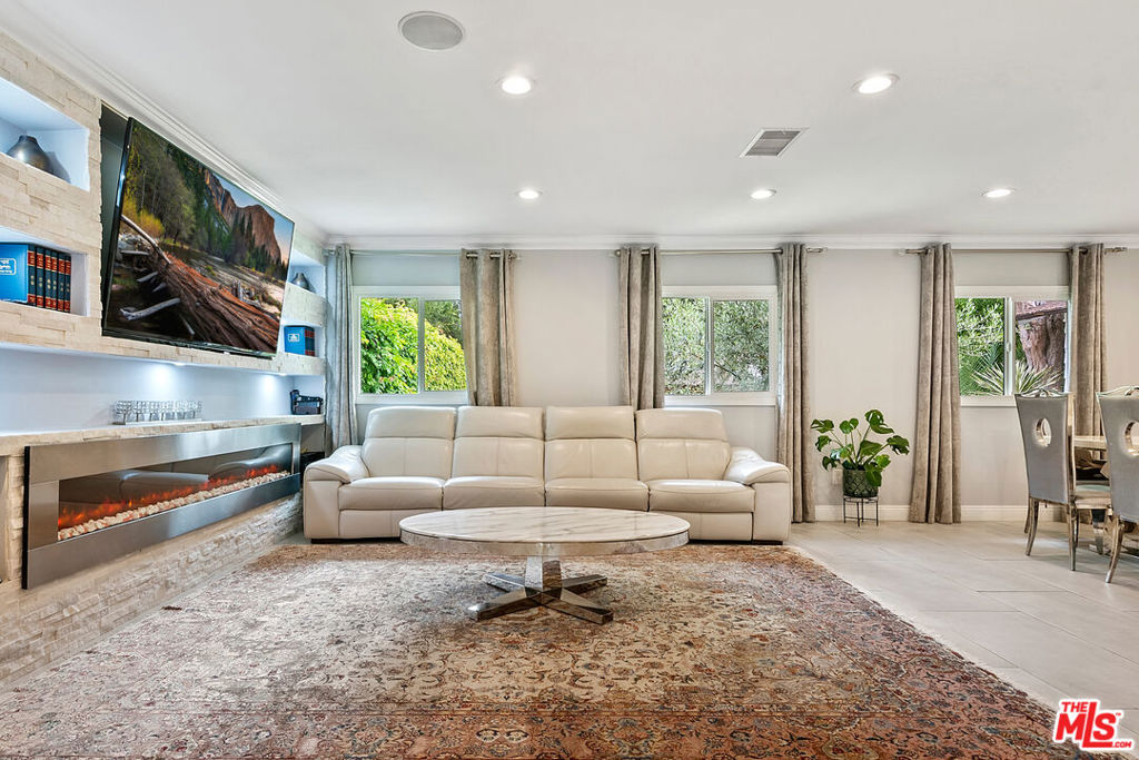 305 S Crescent Drive