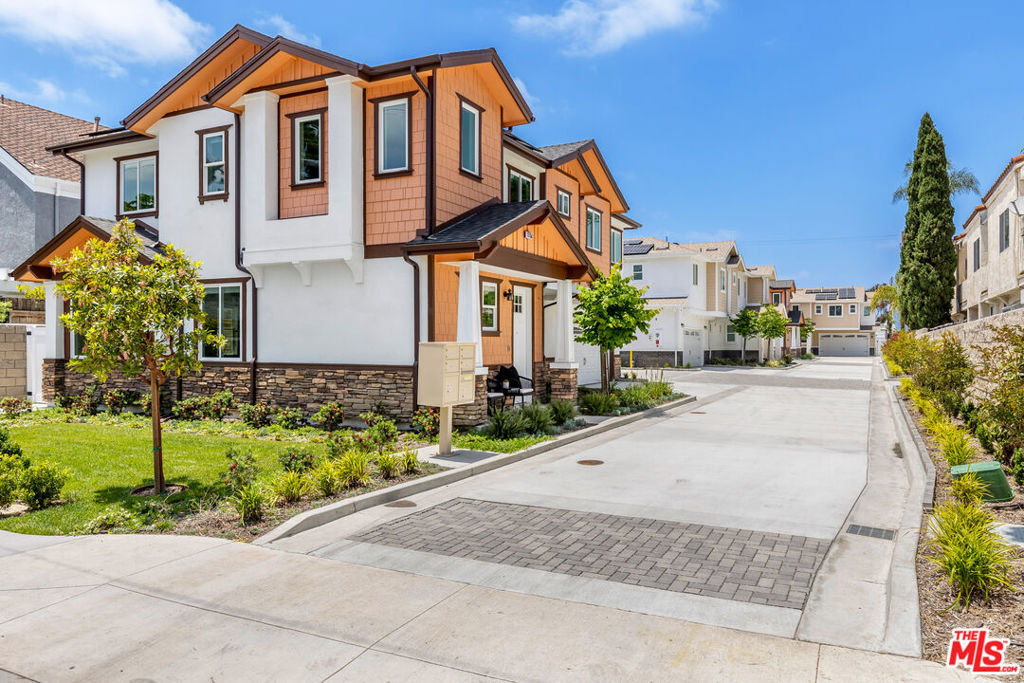 2573 Elden Ave Unit: D