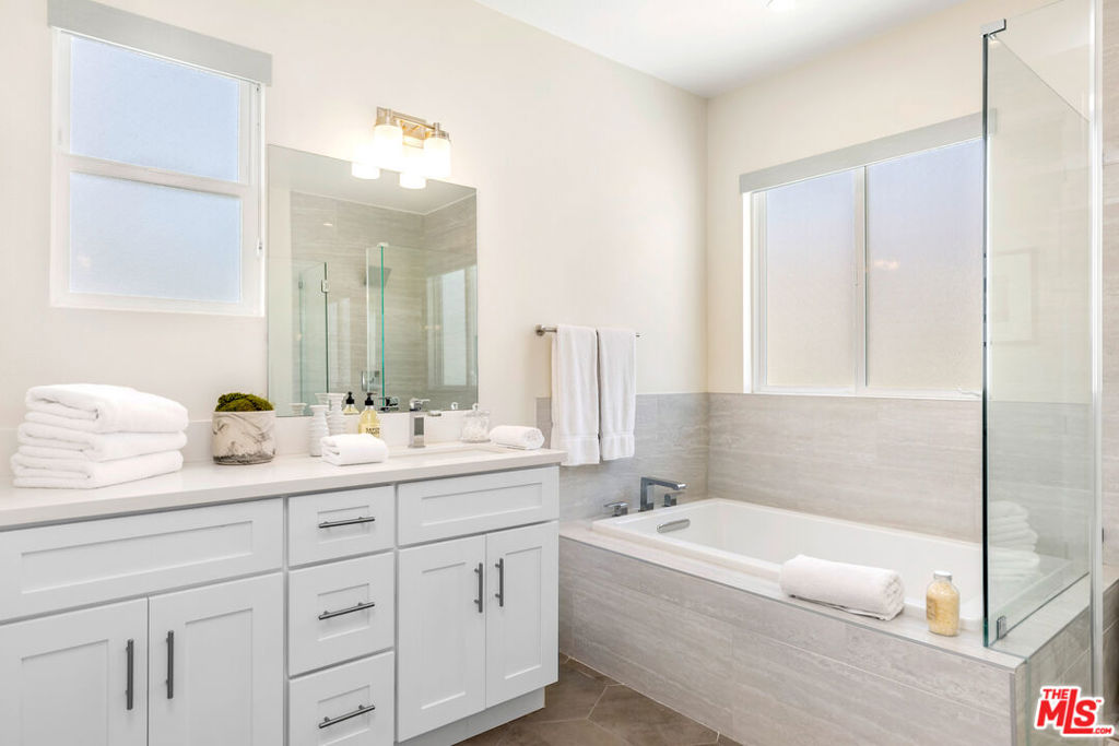 2573 Elden Ave Unit: D