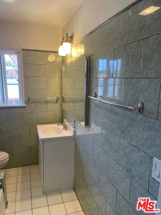 3310 3/4 W 77th Street