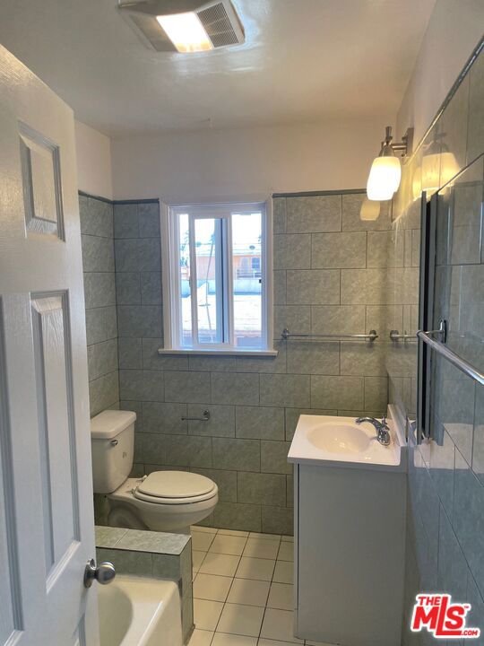 3310 3/4 W 77th Street