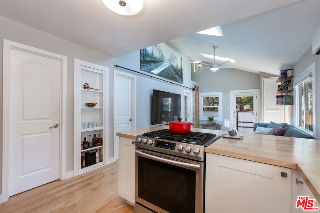 1156 Wilcox Place