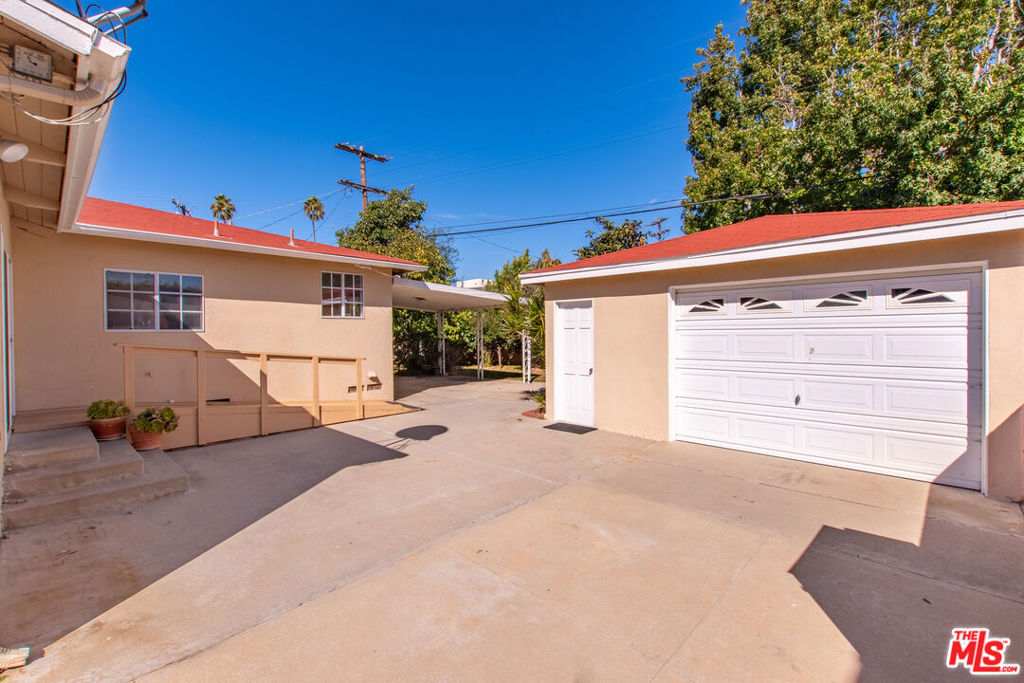 4242 Grand View Boulevard