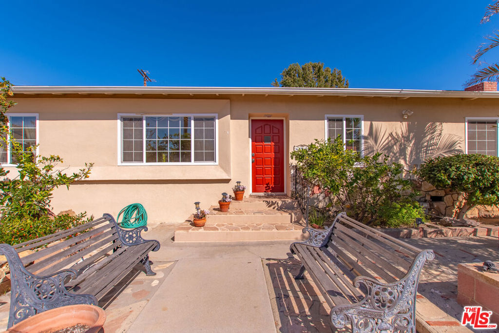 4242 Grand View Boulevard