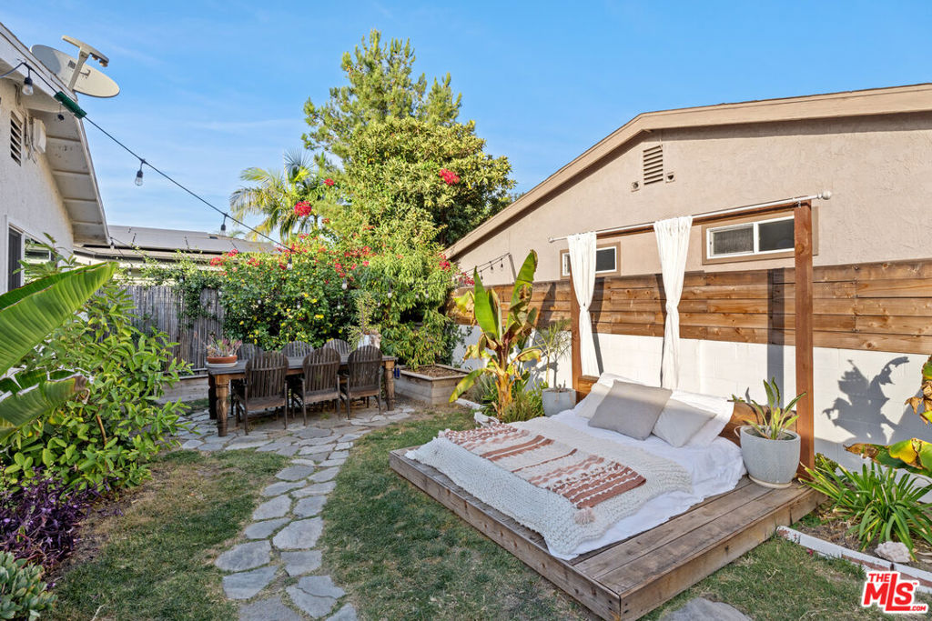4928 Whitsett Avenue