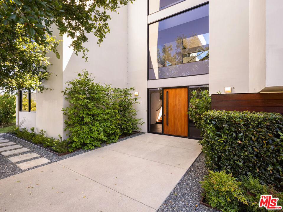 21900 Briarbluff Drive