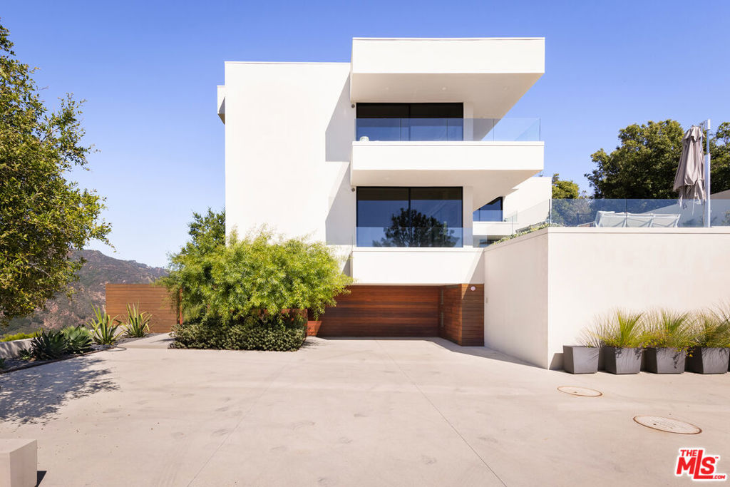 21900 Briarbluff Drive