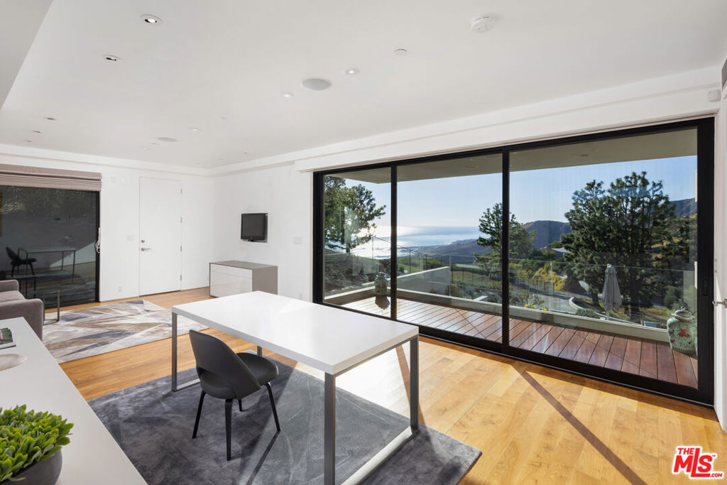 21900 Briarbluff Drive