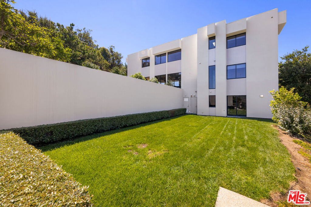 21900 Briarbluff Drive