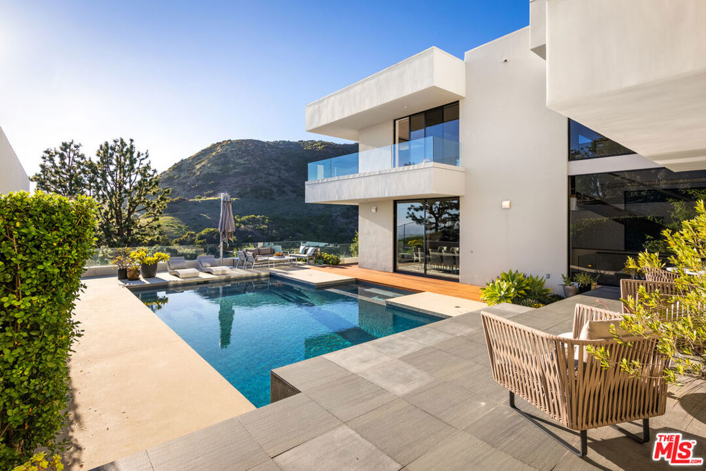 21900 Briarbluff Drive