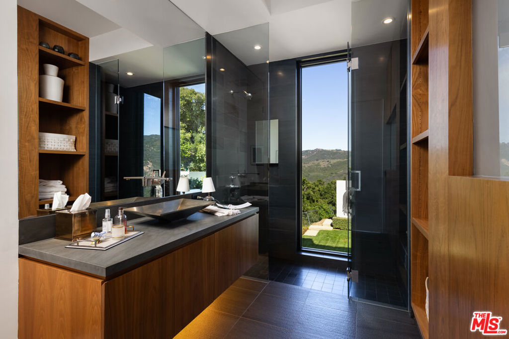 21900 Briarbluff Drive