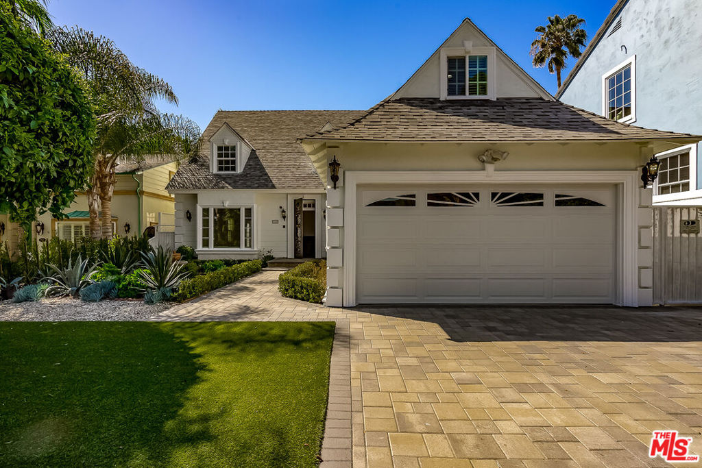719 N Doheny Drive