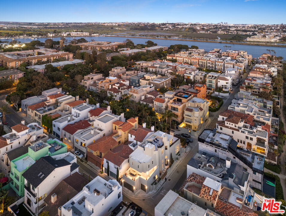 115 Union Jack Mall
