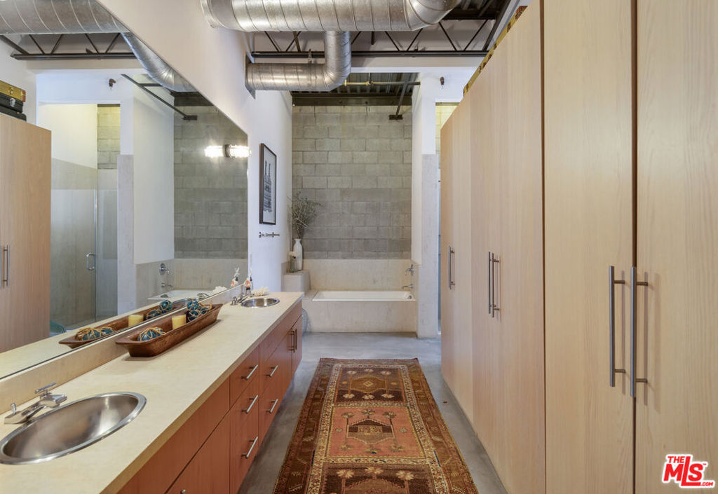 1534 17th Street Unit: 205