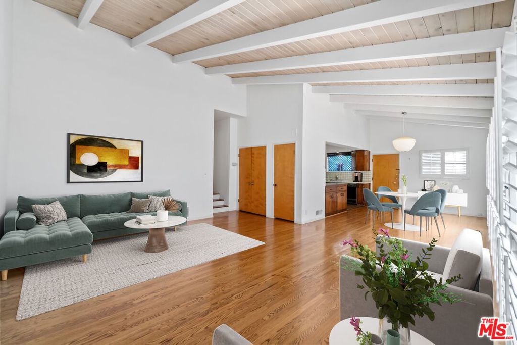 3827 FRANKLIN Avenue