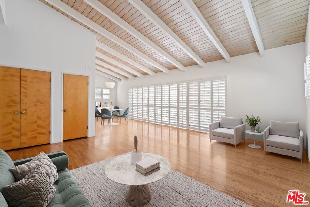 3827 FRANKLIN Avenue