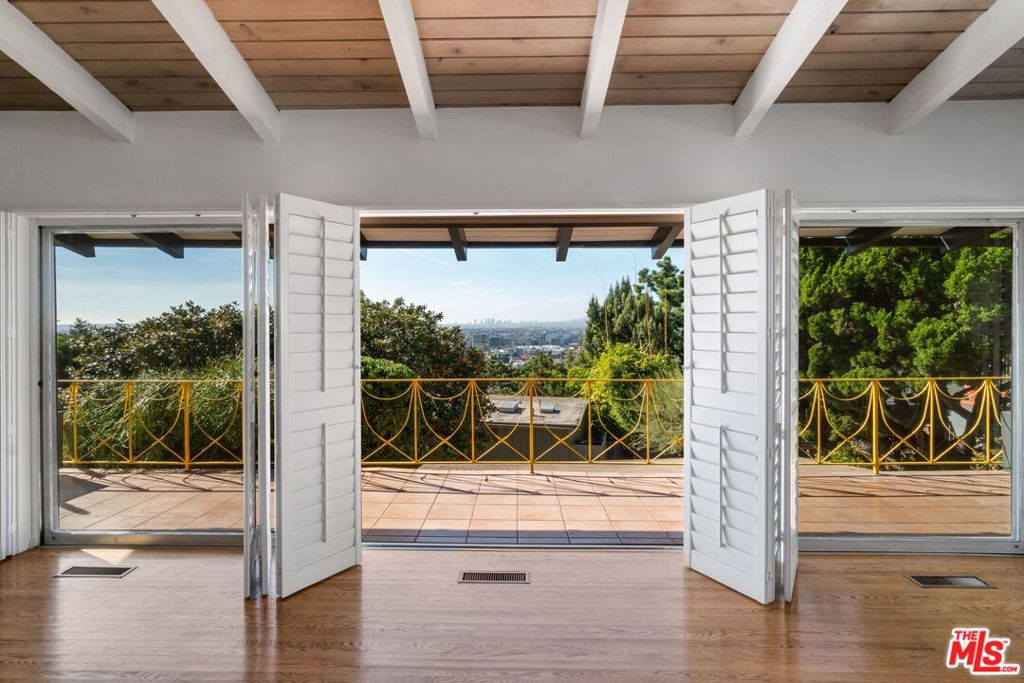 3827 FRANKLIN Avenue