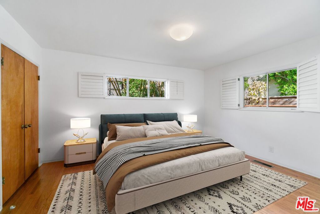 3827 FRANKLIN Avenue